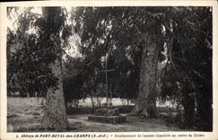 CPA Abbaye de Port Royal des Champs S et O Emplacement de l'ancien Cimetiere au centre du Cloitre 