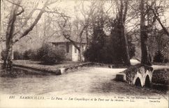 CPA Rambouillet Le Parc Les Coquillages et le Pont sur la riviere 