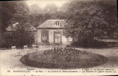 CPA Rambouillet Le Parc La Laiterie de Marie Antoinette Le Pavilion des Quatre Saisons 