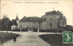 CPA Rambouillet Le Chateau residence presidentielle Entree principale 