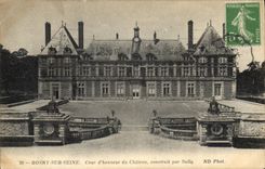CPA Rosny sur Seine Cour d'honneur du Chateau construit par Sully 