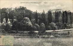 CPA Rochefort en Yvelines S et O L'Eglise et le Chateau 