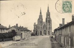 CPA Environs de Chalons sur Marne La Grande Rue et l'Eglise Notre Dame de l'Epine 