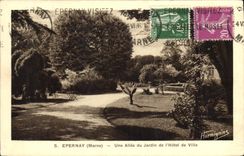 CPA Epernay Marne Une allee du Jardin de l'Hotel de Ville 