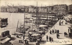 CPA Marseille Le Vieux Port vue sur l'Hotel Dieu 