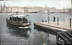 CPA Marseille les service au Passage dans le Vieux Port 