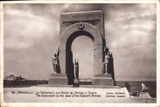CPA Marseille Le Monument aux Morts de l'Armee d Orient 