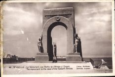CPA Marseille Le Monument aux Morts de l'Armee d Orient 