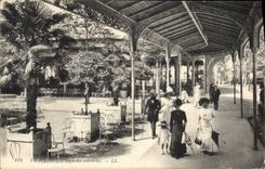 CPA Vichy Les Galeries couvertes 