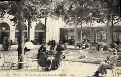 CPA Vichy Un coin du Parc de la Source de l'Hopital 