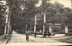 CPA Vichy Allier Entree du Parc des Celestins et Boulevard des Etats Unis Velo Cycle