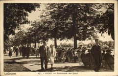 CPA Vichy Promenade des Quais 