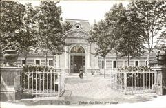 CPA Vichy Entree des Bains 