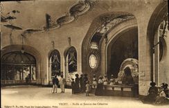 CPA Vichy Halle et Source des Celestins 
