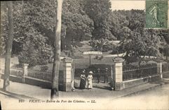 CPA Vichy Entree du Parc des Celestins 