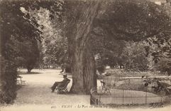 CPA Vichy Le Parc au Bassin 