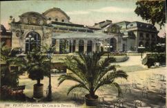 CPA Vichy Le Casino Un coin de la Terrasse 