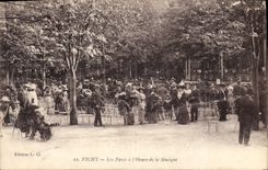 CPA Vichy Les Parcs a l'Heure de la Musique 