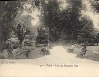 CPA Vichy Allee du Nouveau Parc 