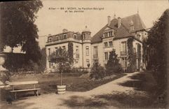 CPA Vichy le Pavillon Sevigne et les Jardins 