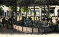 CPA Vichy Source de la Grande Grille 