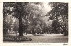 CPA Vichy Dans les Grands Pares Paysage 