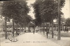 CPA Vichy Allee et Palais des Sources 