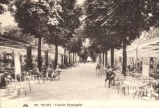 CPA Vichy L'Allee Principale 