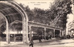 CPA Vichy Allees Couvertes Promenoirs 