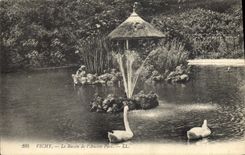 CPA Vichy Le Bassin de l'Ancien Parc 