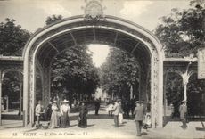 CPA Vichy L'Allee du Casino 