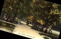 CPA Vichy Un Coin du Parc 