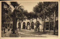 CPA Vichy Allier Le Square de la Source de l'Hopital 