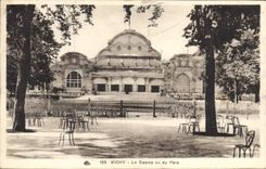CPA Vichy Le Casino vu du Parc 