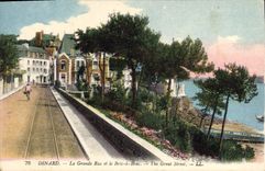 CPA Dinard La Grande Rue et le Bric a Brac 
