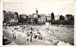 CPA Cote d'Emeraude Dinard Un Coin de la Plage Hotel Royal et Crystal Hotel 