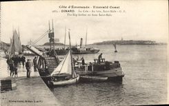 CPA Cote d'Emeraude Dinard La Cale au loin St Malo 