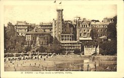 CPA Dinard La Plage devant le Crystal Hotel 