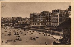 CPA Dinard L'Hotel Royal et les Nouvelles Cabines de Bain 