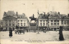CPA Orleans Statue de Jeanne d'Arc La Chambre de Commerce 
