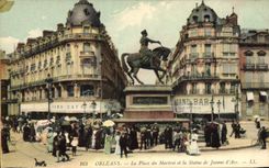 CPA Orleans La Place du Martroi et la Statue de Jeanne d'Arc 