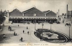 CPA Orleans Place Albert I et la Gare 