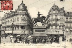 CPA Orleans La Place du Martroi et la Statue de Jeanne D'Arc 