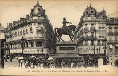 CPA Orleans La Place du Martroi et la Statue de Jeanne D'Arc 