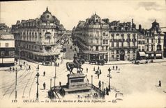 CPA Orleans La Place du Martroi et Rue de la Republique 