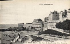 CPA Cote d'Emeraude Saint Malo La Plage de Bon Secours et les Remparts 