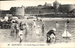 CPA Saint Malo La Grande Plage et le Chateau Enfants