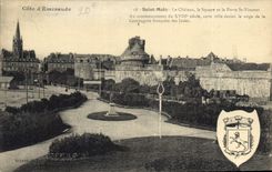 CPA Cote d'Emeraude Saint Malo Le Chateau le Square et la Porte St Vincent 