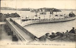 CPA Saint Malo Le Mole et les Remparts 