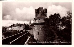 CPA Saint Malo Le Grand Donjon et les Remparts 